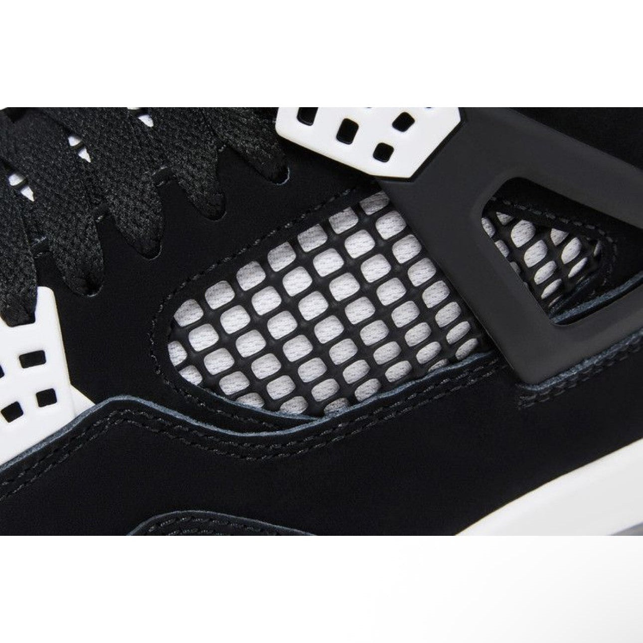 Air Jordan 4 "White Thunder"