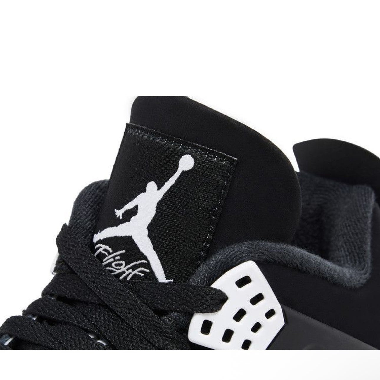 Air Jordan 4 "White Thunder"